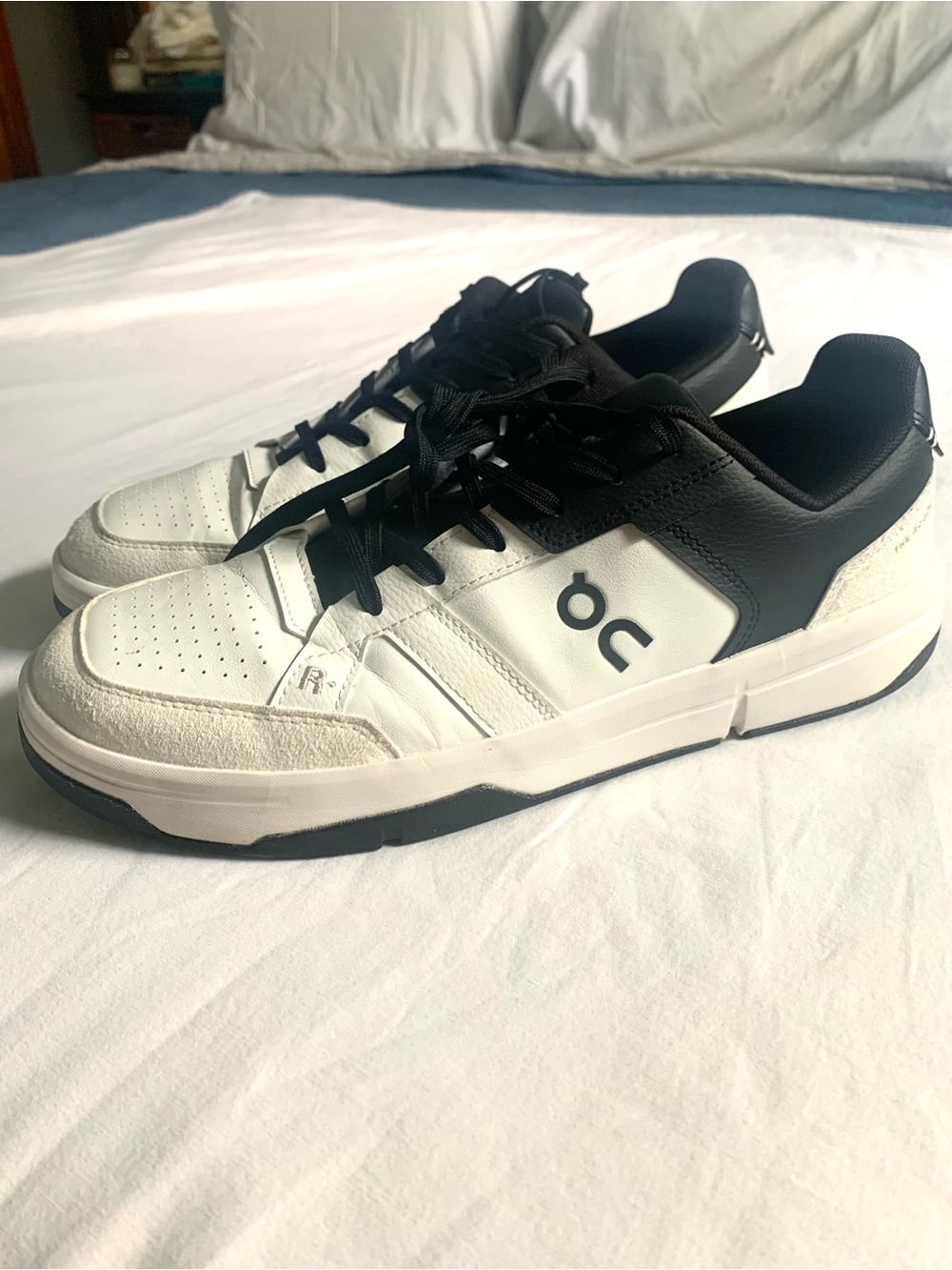 On Running, On the Roger Clubhouse Sneaker. Men’s US 11